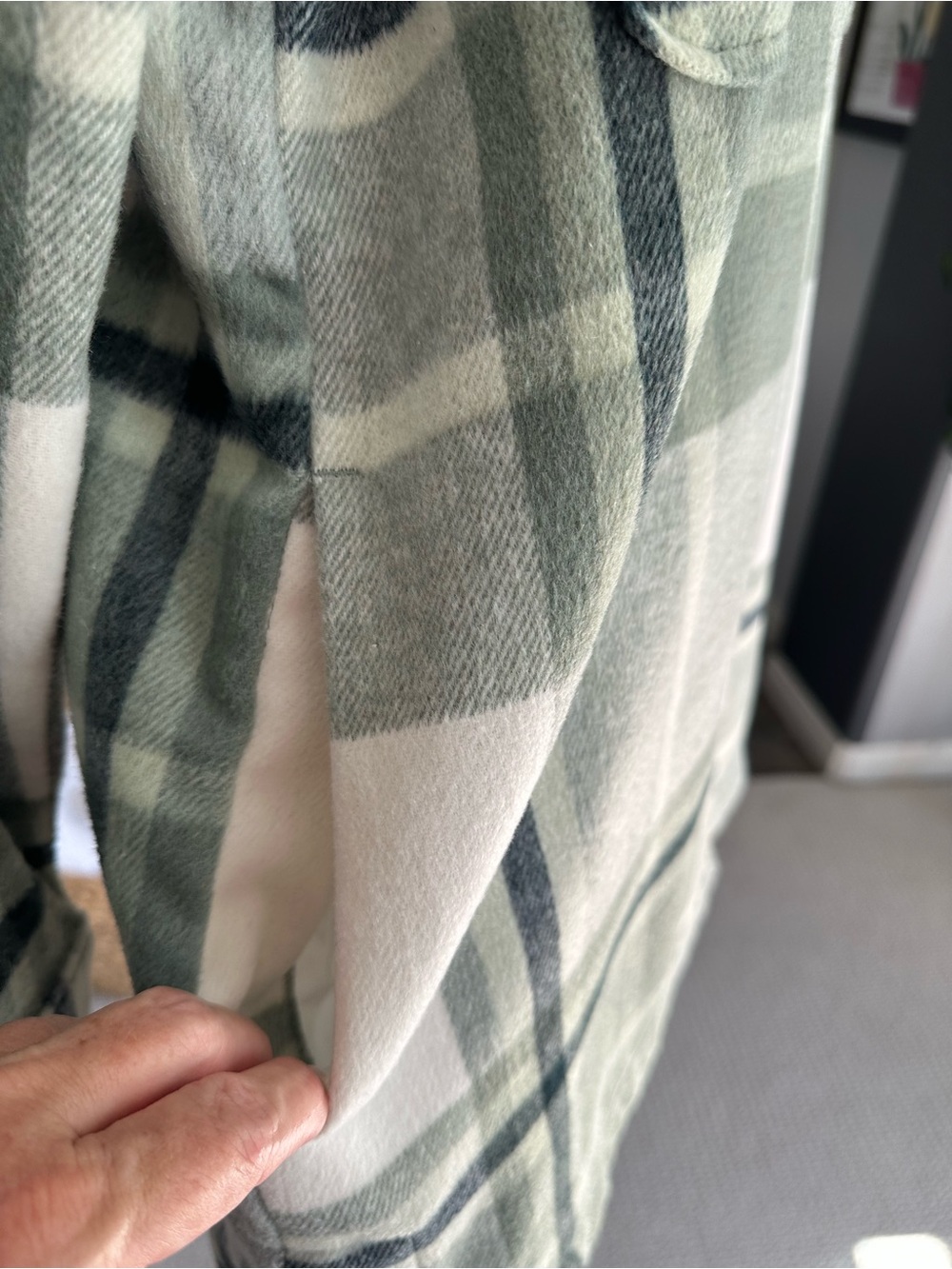 Banana Republic Sage, Ivory and Slate Plaid Shirt Jacket, size medium - Picture 7 of 16